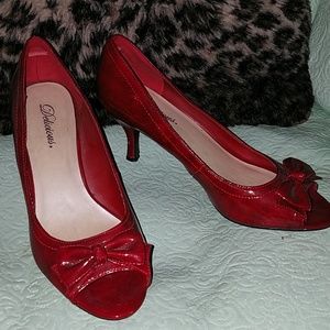 Red pumps
